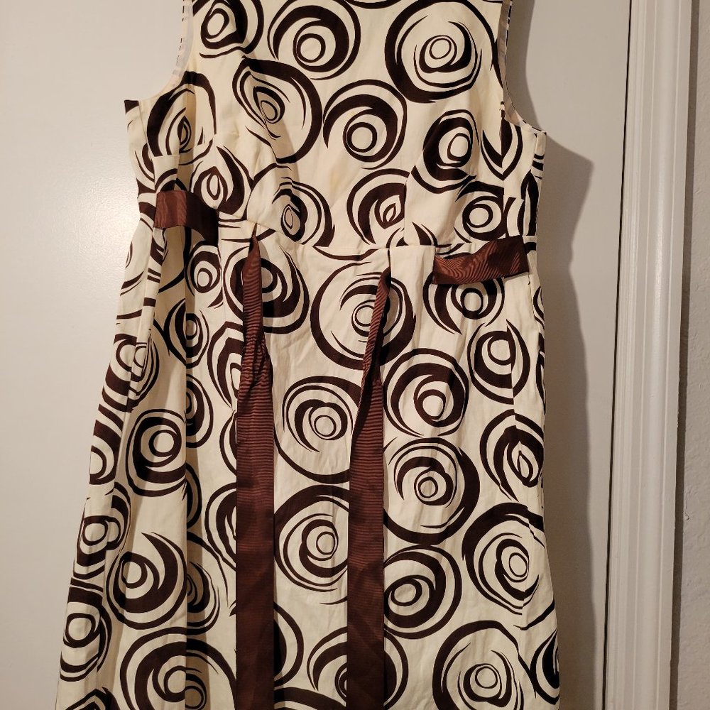 Jessica Howard Tan and brown dress.
